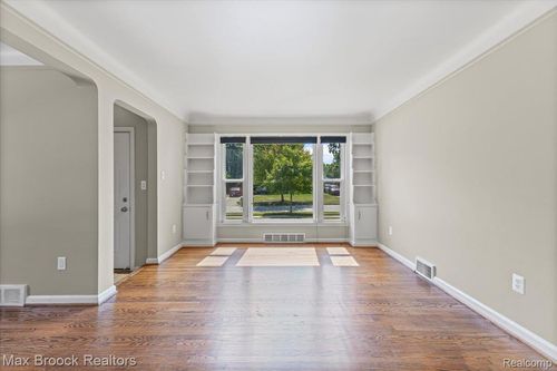 13710 Balfour St, Oak Park, MI, 48237-4104 | Card Image