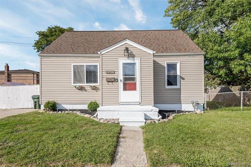 22901 Pleasant St, Saint Clair Shores, MI, 48080-3447 | Card Image