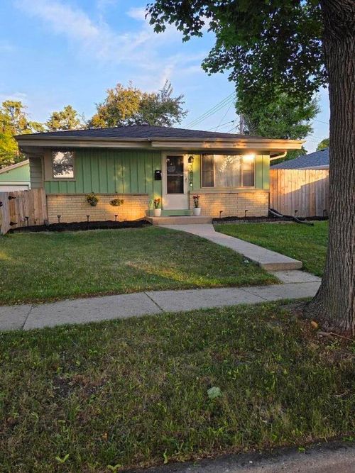 3319 S 86th St, Milwaukee, WI, 53227-4621 | Card Image
