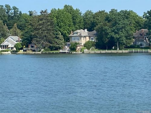 51 Centershore Road, Huntington, NY, 11721 | Card Image