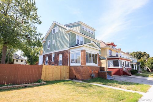 737 Webb St, Detroit, MI, 48202-1052 | Card Image