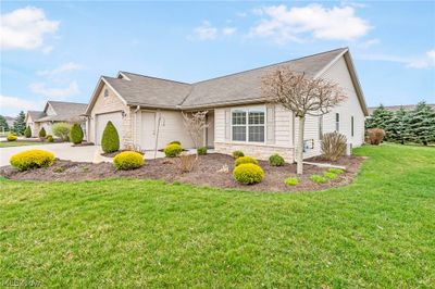 1104 Sequoia Drive Nw, Condo with 3 bedrooms, 3 bathrooms and null parking in Strasburg OH | Image 2