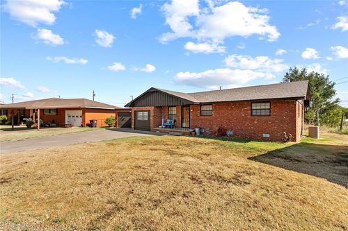 523 Ruth Dr, Carnegie, OK, 73015-9469 | Card Image