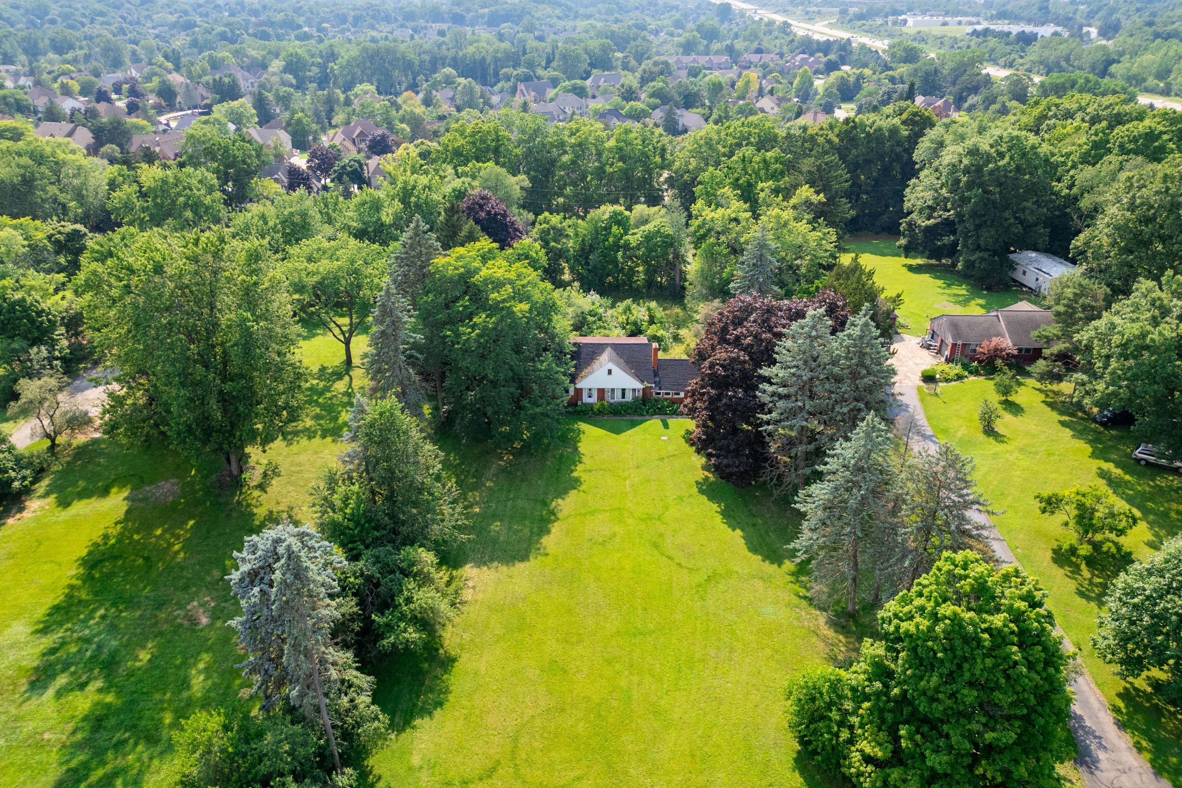 Ridgewood Dr, Plymouth, MI 48170