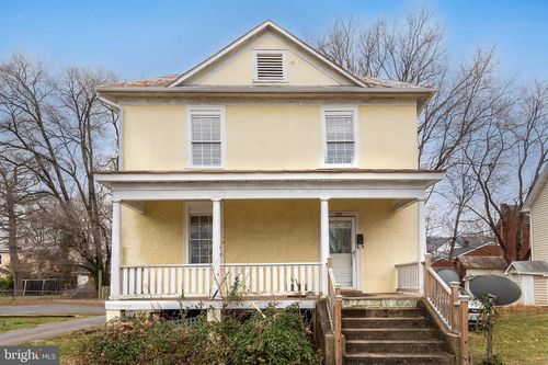 209 E Stonewall Dr, FRONT ROYAL, VA, 22630-3136 | Card Image