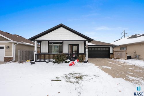 305 S Spring Pl Place, Brandon, SD, 57005 | Card Image