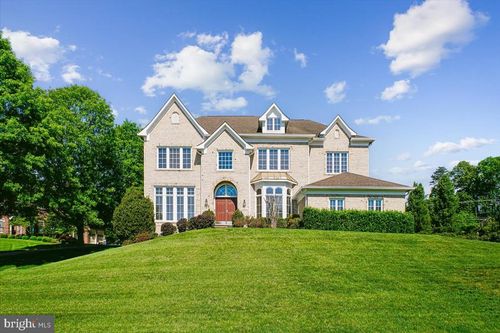 11040 Heathland Dr, Oakton, VA, 22124-2432 | Card Image