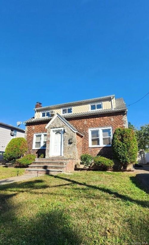363 Clarendon Rd, Uniondale, NY, 11553-1801 | Card Image