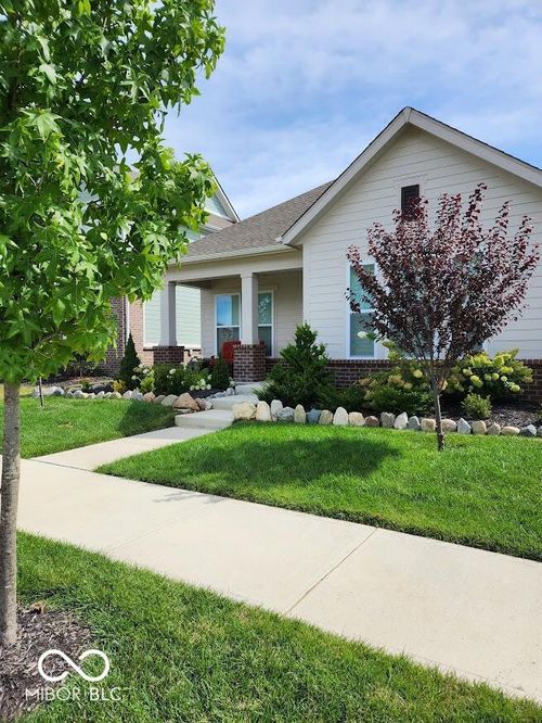 571 Washington St, Fortville, IN, 46040-1737 | Card Image