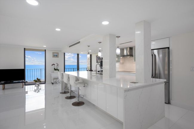 APT-4C1 - 3400 S Ocean Blvd, Condo with 2 bedrooms, 2 bathrooms and null parking in Palm Beach FL | Image 5
