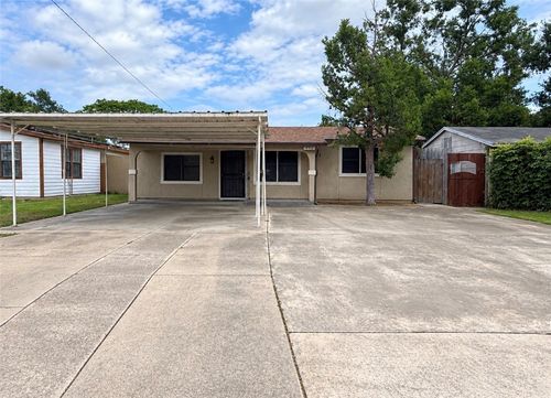 912 N Almond St, Alice, TX, 78332-3516 | Card Image