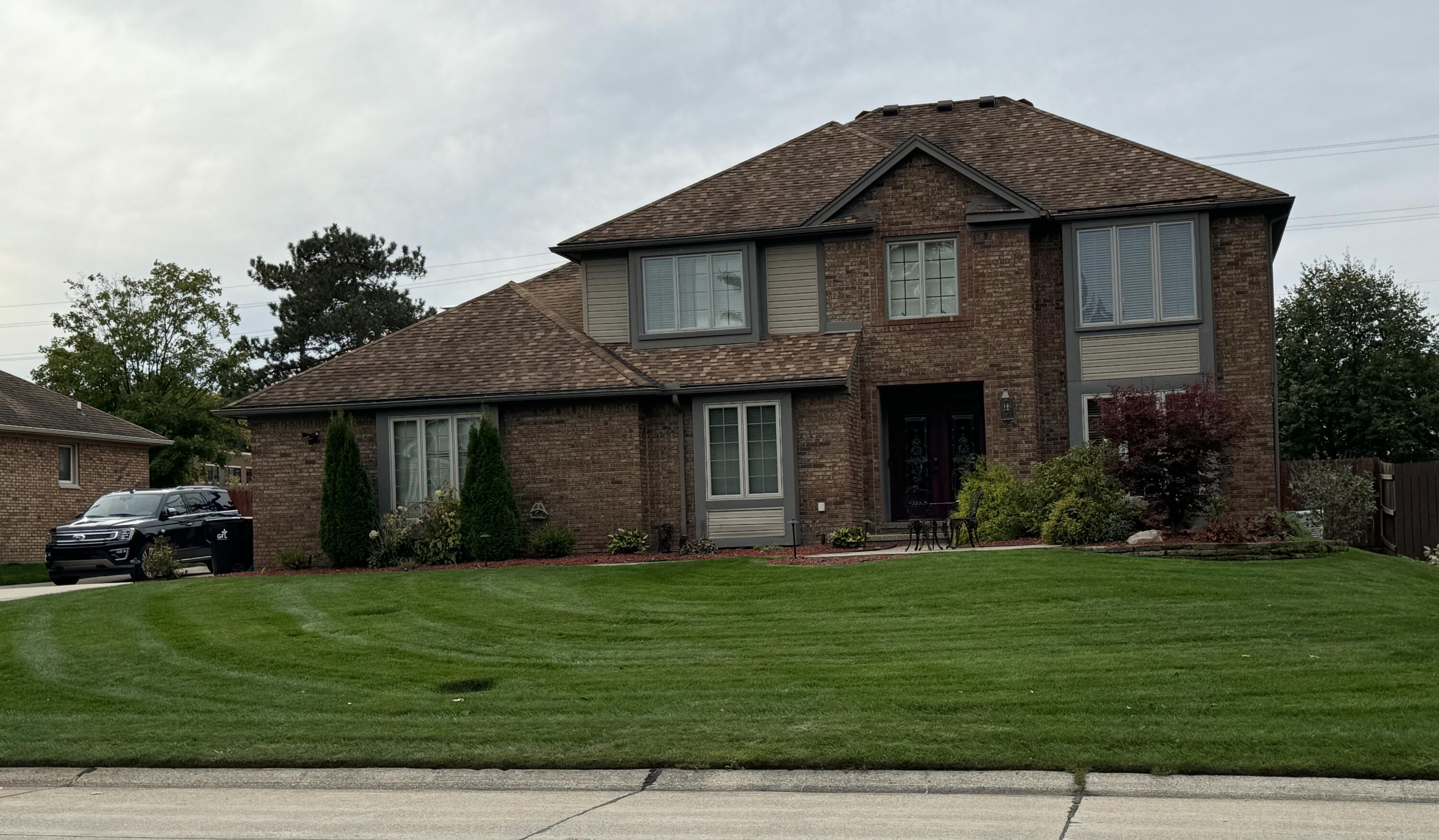 Plumbrook Dr, Farmington Hills, MI 48331