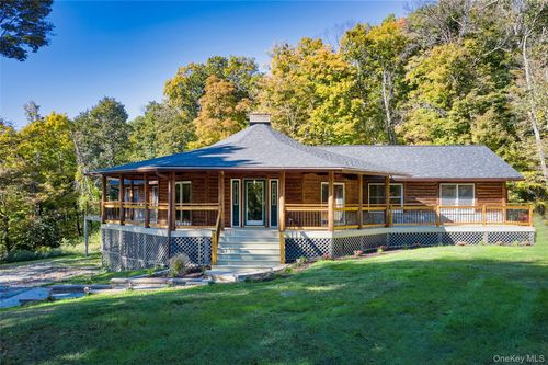 568 Oak Summit Rd, Millbrook, NY, 12545-6125 | Card Image