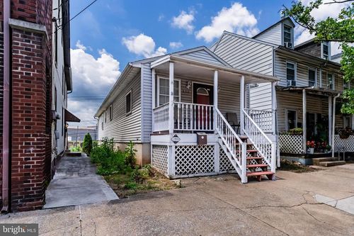 390 S 2nd St, STEELTON, PA, 17113-2526 | Card Image