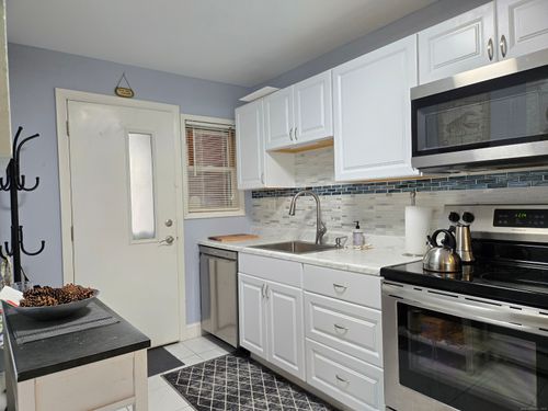 31-31 West Walk Walk, West Haven, CT, 06516 | Card Image