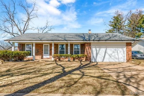 4391 Rhine Dr, Florissant, MO, 63033-7037 | Card Image
