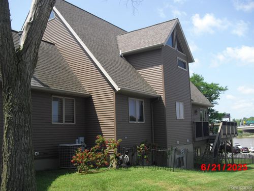 1907 Riverside Dr, Port Huron, MI, 48060-3250 | Card Image