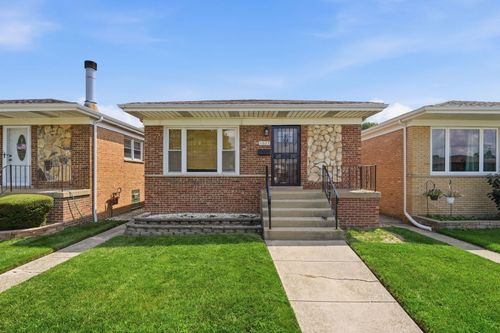 11625 S Avenue L, Chicago, IL, 60617-7358 | Card Image