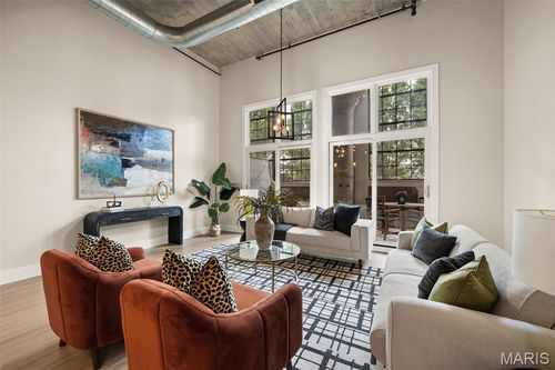 121-4100 Forest Park Ave, Saint Louis, MO, 63108-2885 | Card Image