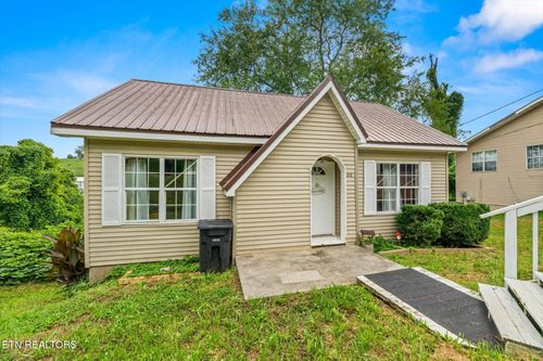 212 S Jackson St, Athens, TN, 37303-4713 | Card Image