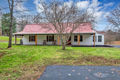 372 Lee Rd, Cottontown, TN, 37048-4627 | Card Image