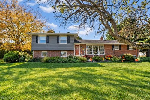 5522 Grove St, Louisville, OH, 44641-8105 | Card Image