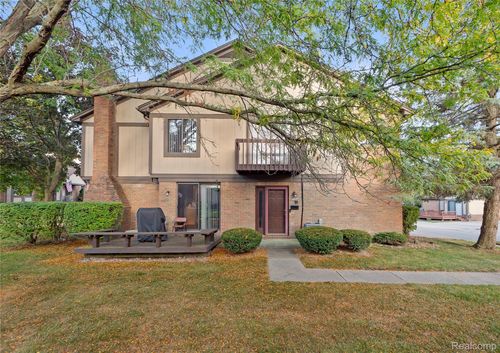 214 Meadow Lane Cir, Rochester Hills, MI, 48307-3064 | Card Image