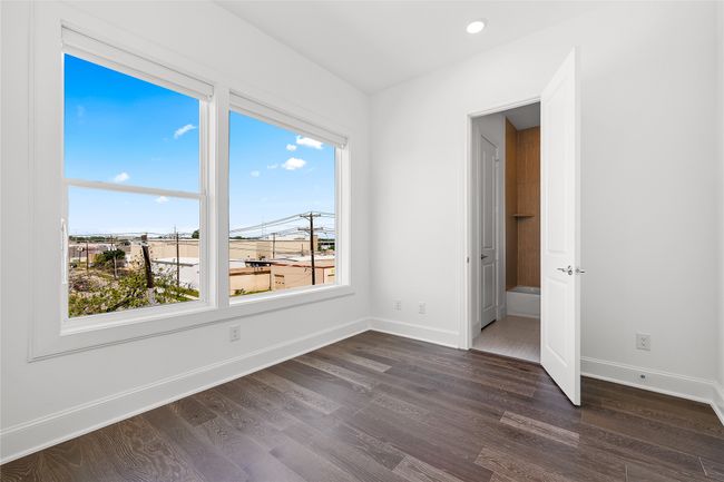 201 Carroll St, Townhouse with 3 bedrooms, 4 bathrooms and null parking in Fort Worth TX | Image 32