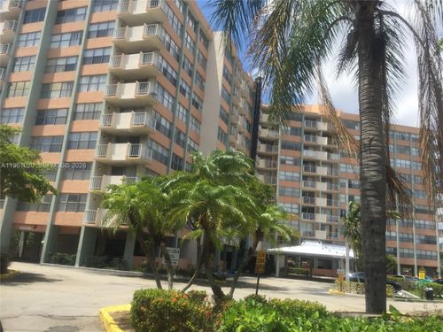 804e-1300 Ne Miami Gardens Dr, Miami, FL, 33179 | Card Image