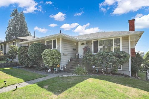 203 26th St E, North Vancouver, BC, V7N1A7 | Card Image