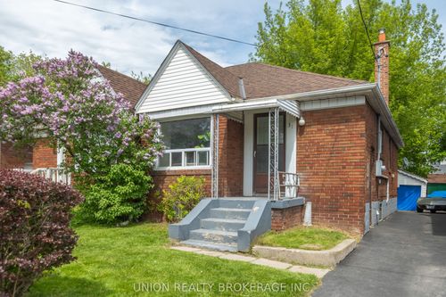 31 Thora Ave, Scarborough, ON, M1L2P7 | Card Image