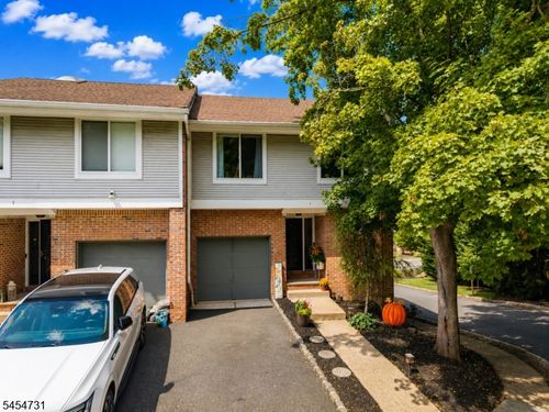 1 Mount Vernon Sq, Verona, NJ, 07044-2928 | Card Image