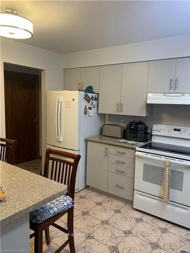 202 - 5222 Portage Rd, Condo with 2 bedrooms, 1 bathrooms and 1 parking in Niagara Falls ON | Image 8