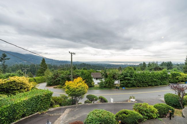72 Bonnymuir Drive, House other with 4 bedrooms, 3 bathrooms and null parking in West Vancouver BC | Image 36