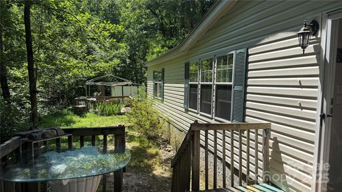 6 Armour Rd, Whittier, NC, 28789-9288 | Card Image