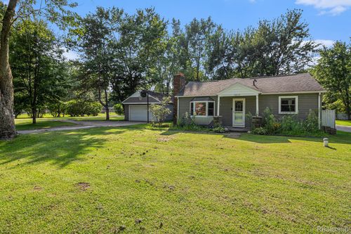 13117 Neff Rd, Clio, MI, 48420-1811 | Card Image