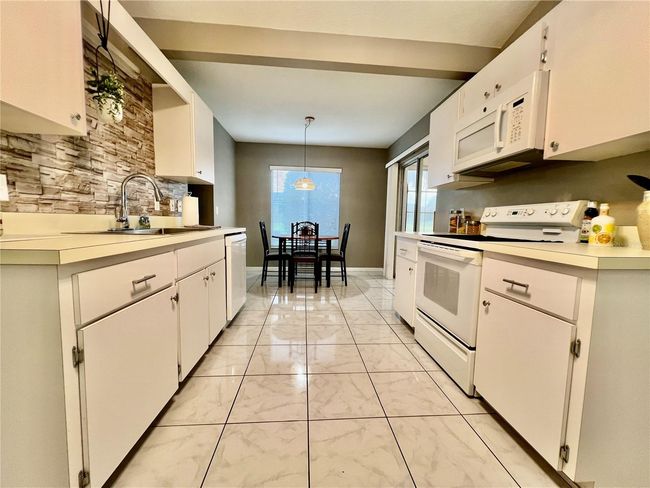 2100 Nw 50 Th Cir, House other with 2 bedrooms, 2 bathrooms and null parking in OCALA FL | Image 15