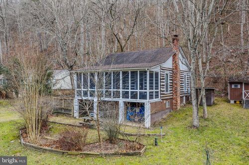 789 Kilgore Rd, Great Cacapon, WV, 25422-3607 | Card Image
