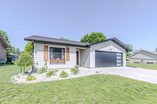 1004 Clayton St, Lake Park, IA, 51347-1034 | Card Image