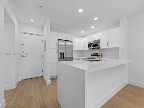 320-8101 Camino Real, Miami, FL, 33143 | Card Image