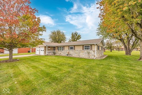 511 E Oriole Ct, Greensburg, IN, 47240-8210 | Card Image