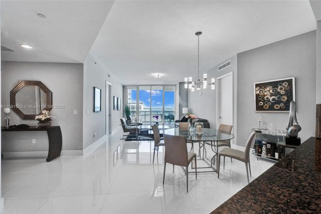 503 - 15811 Collins Ave, Condo with 3 bedrooms, 3 bathrooms and null parking in Sunny Isles Beach FL | Image 6