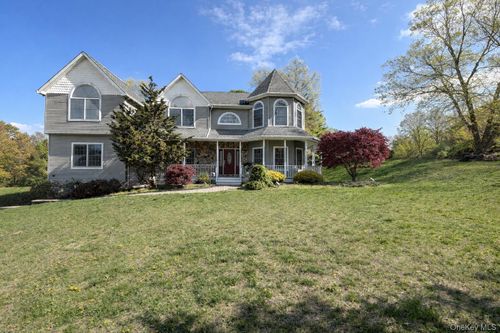 12 Fortune Way, Suffern, NY, 10901-3834 | Card Image