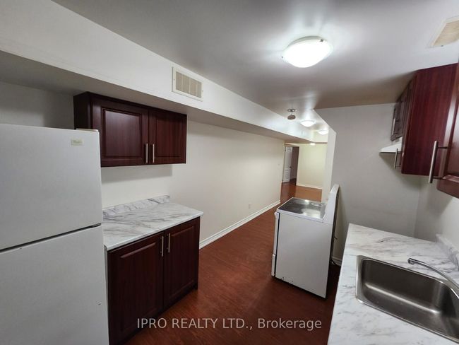 36 Clarion Rd, House other with 2 bedrooms, 1 bathrooms and 2 parking in Brampton ON | Image 9