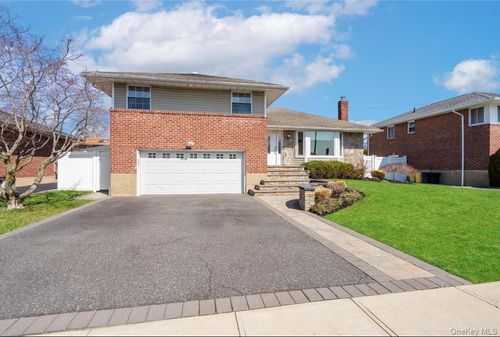30 Deborah Rd, Syosset, NY, 11791-6721 | Card Image