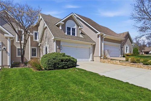 2419 W 137th Pl, Leawood, KS, 66224-4216 | Card Image