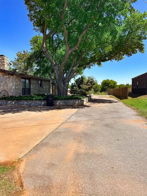 427 S Carnegie St, Carnegie, OK, 73015-9695 | Card Image