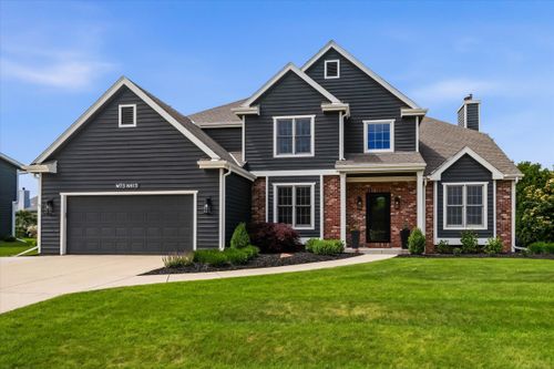 W73N413 Greystone Dr, Cedarburg, WI, 53012-2276 | Card Image