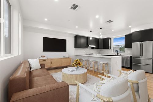 11410 Calvert St, North Hollywood, CA, 91606-4106 | Card Image