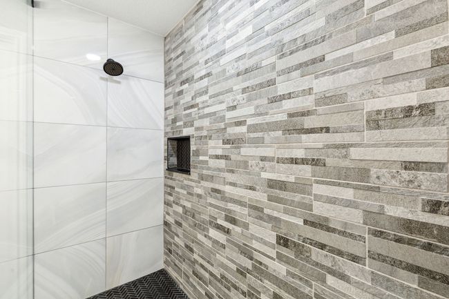 This shower is huge! | Image 17